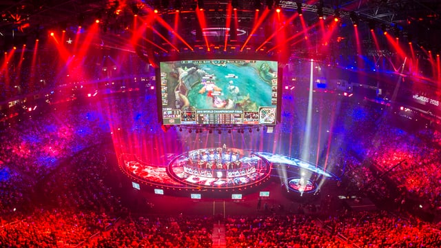 Zehntausende verfolgen das «League of Legends»-Weltmeisterchaftsfinale 2015 im überdachten Stadion Zehntausende verfolgen das «League of Legends»-Weltmeisterchaftsfinale 2015 im überdachten Stadion