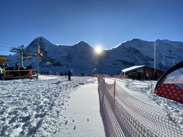 Sonnenaufgang an der Lauberhornschulter/BE. Neuschnee und Sonnenschein lieferten das perfekte Wetter für das bekannte Lauberhorn-Rennen ab.