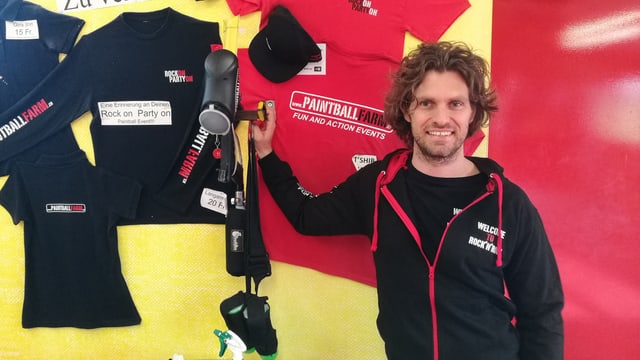 Adrian Baumann vor T-Shirts Adrian Baumann vor T-Shirts