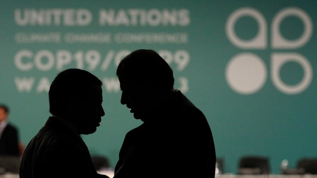 Silhouetten zweier Männer Silhouetten zweier Männer