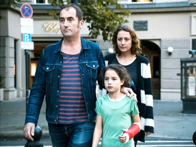 Filmszene mit Phil Hayes, Maren Eggert und Anaïa Zapp in «Der traumhafte Weg». Filmszene mit Phil Hayes, Maren Eggert und Anaïa Zapp in «Der traumhafte Weg».