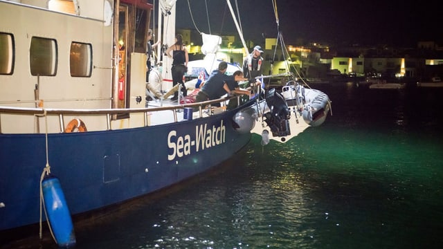 Die Sea Watch im Einsatz. Die Sea Watch im Einsatz.