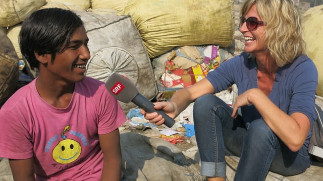 Ladina Spiess interviewt Maidul. Ladina Spiess interviewt Maidul.