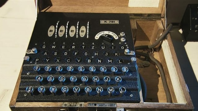 So sah die Enigma-Chiffriermaschine aus. So sah die Enigma-Chiffriermaschine aus.