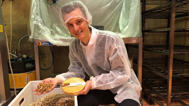 Mensch mit Nüssen Mensch mit Nüssen
