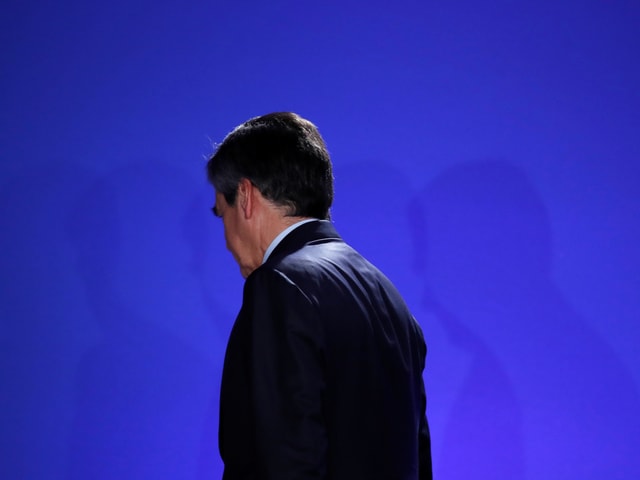 Fillon nachdem er seine Wahlniederlage eingestanden hat. Fillon nachdem er seine Wahlniederlage eingestanden hat.