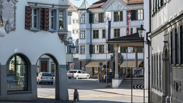 Zentrum Herisau, Strassen mit zwei Autos Zentrum Herisau, Strassen mit zwei Autos