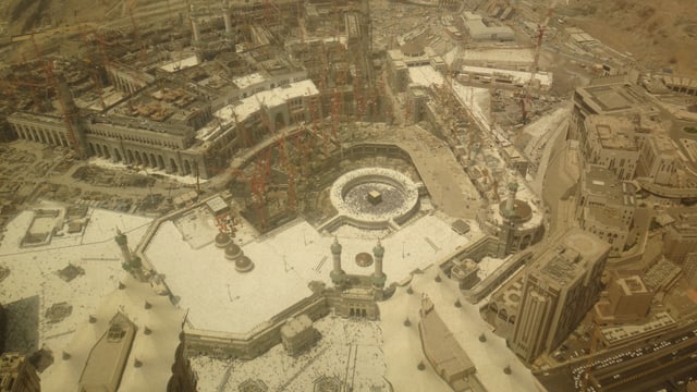 Blick vom «Mecca Royal Tower»-Hotel auf die riesige Baustelle rund um die al-Haram-Moschee, die wichtigste des Islam und zugleich die grösste der Welt.