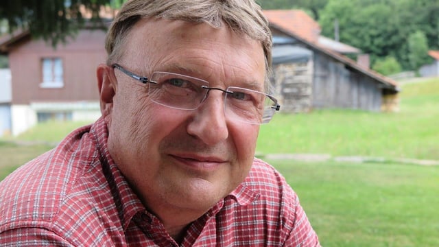 Adolf Kaeser blickt in die Kamera. Adolf Kaeser blickt in die Kamera.