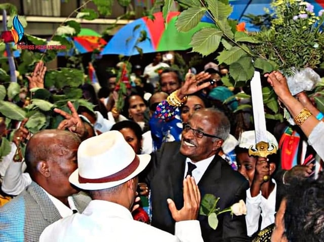 People celebrate the Foreign Minister.