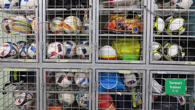 Fussball-Depot im neuen Stadion Kleinfeld in Kriens. Fussball-Depot im neuen Stadion Kleinfeld in Kriens.