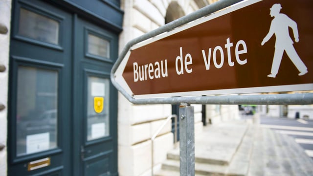 Schild mit Aufschrift "Bureau de vote" Schild mit Aufschrift "Bureau de vote"