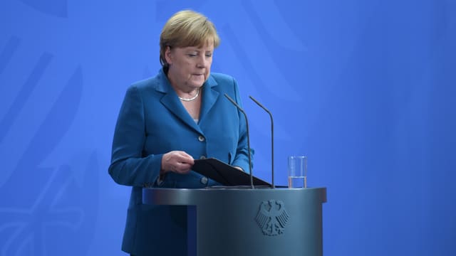Merkel an einer Pressekonferenz Merkel an einer Pressekonferenz