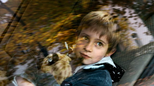 Video «Finsteres Glück» abspielen Video «Finsteres Glück» abspielen
