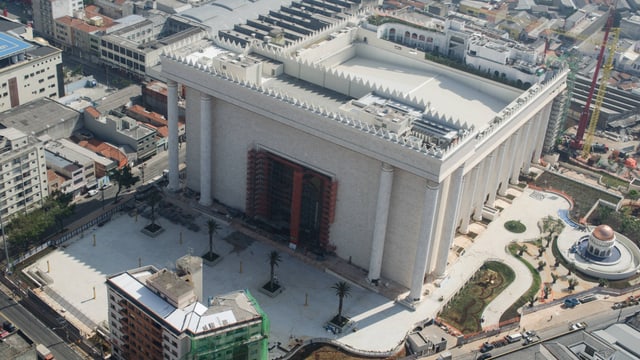 Der «Tempel Salomos» in Sao Paulo mit Hubschrauberlandeplatz. Der «Tempel Salomos» in Sao Paulo mit Hubschrauberlandeplatz.