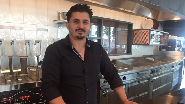 Ali Ayverdi in seinem neusten Kebab-Lokal in Zürich-Wiedikon. Ali Ayverdi in seinem neusten Kebab-Lokal in Zürich-Wiedikon.