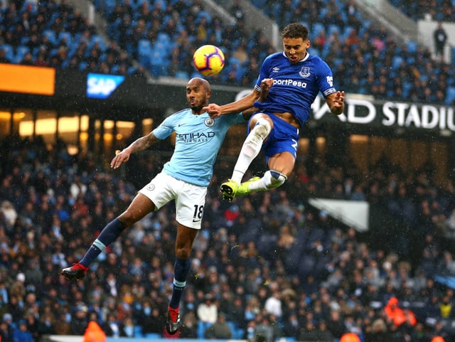 Dominic Calvert-Lewin köpfelt den Ball ins Tor.