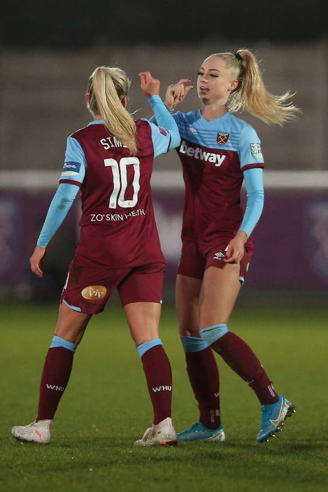 Alisha Lehmann jubelt