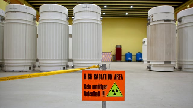 Fässer mit Atommüll Fässer mit Atommüll