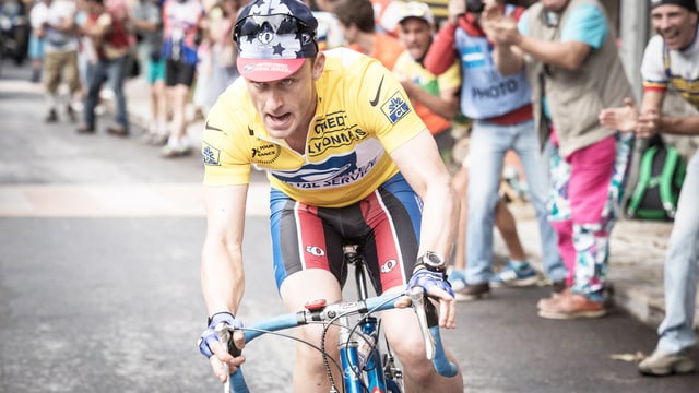 Ben Foster als Lance Armstrong auf seinem Fahrrad. Ben Foster als Lance Armstrong auf seinem Fahrrad.