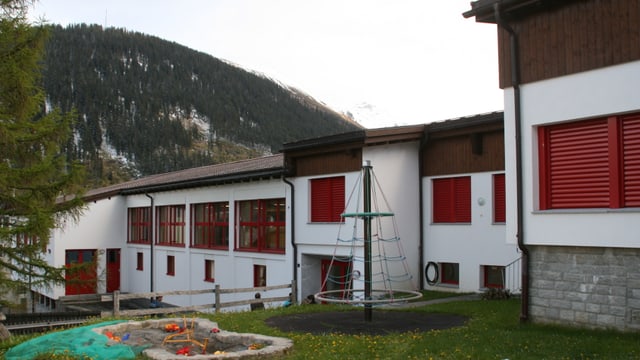 La scola da la vischnanca da Sedrun. La scola da la vischnanca da Sedrun.