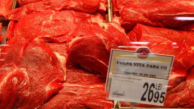 Eine Rindfleisch-Auslage in Rumänien.