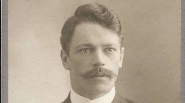 Auf dem Bild ist der noch eher junge Othmar Ammann zu sehen. Auf dem Bild ist der noch eher junge Othmar Ammann zu sehen.