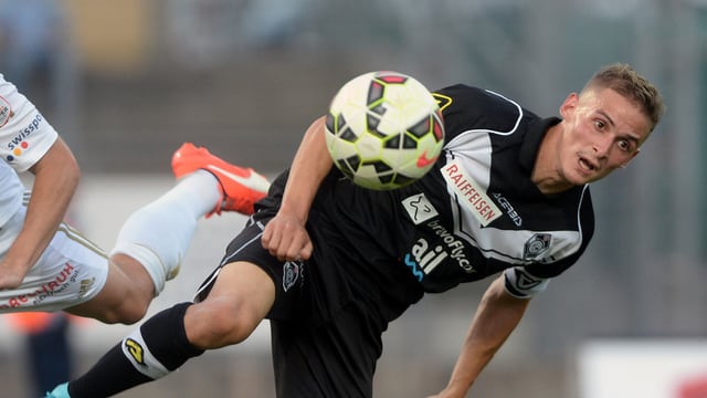 Mattia Bottia am Ball. Mattia Bottia am Ball.