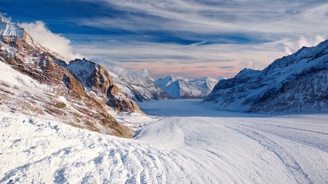 Der Ort des Zusammenfliessens mehrerer Schweizer Gletscher: Konkordiaplatz im Weltnaturerbe Jungfrau-Aletsch. Der Ort des Zusammenfliessens mehrerer Schweizer Gletscher: Konkordiaplatz im Weltnaturerbe Jungfrau-Aletsch.