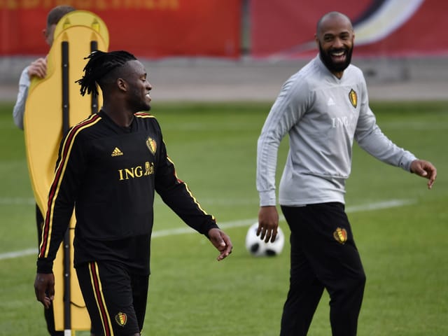 Michy Batshuayi (l.) und Thierry Henry sind im Training zu Spässen aufgelegt. Michy Batshuayi (l.) und Thierry Henry sind im Training zu Spässen aufgelegt.