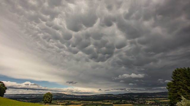 Spektakel am Himmel - Wunderschöne Mammatus-Wolken über der Schweiz ...