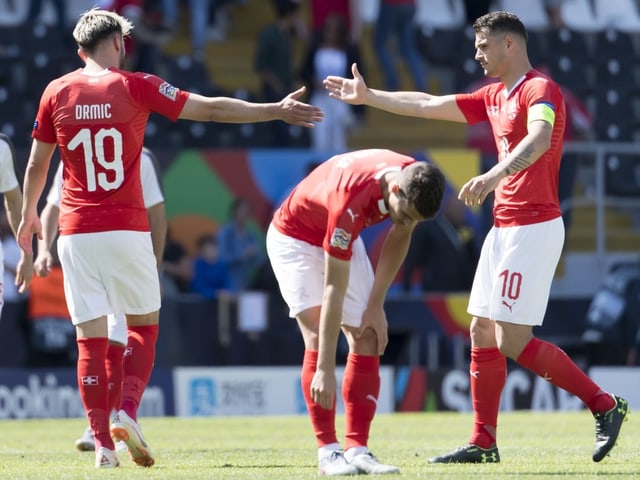 Granit Xhaka (rechts) und seine Teamkollegen. Granit Xhaka (rechts) und seine Teamkollegen.