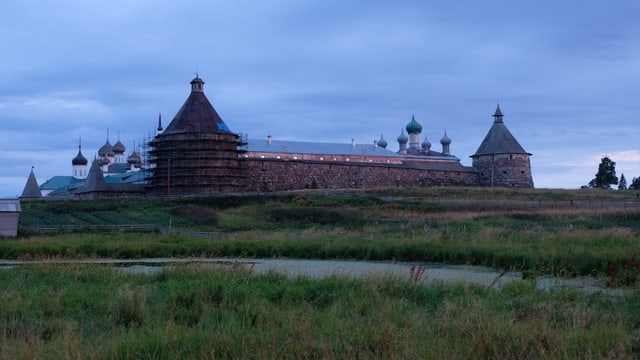 Das Solovetsky-Kloster im Dämmerlicht. Das Solovetsky-Kloster im Dämmerlicht.