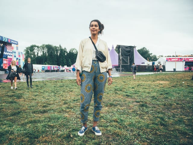 Hat die Hosen in Afrika anfertigen lassen, ist aber kein Hipster: Carolina aus Bern. Hat die Hosen in Afrika anfertigen lassen, ist aber kein Hipster: Carolina aus Bern.