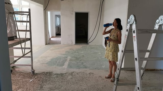Yen Han auf der Baustelle ihres neuen Studios Yen Han auf der Baustelle ihres neuen Studios
