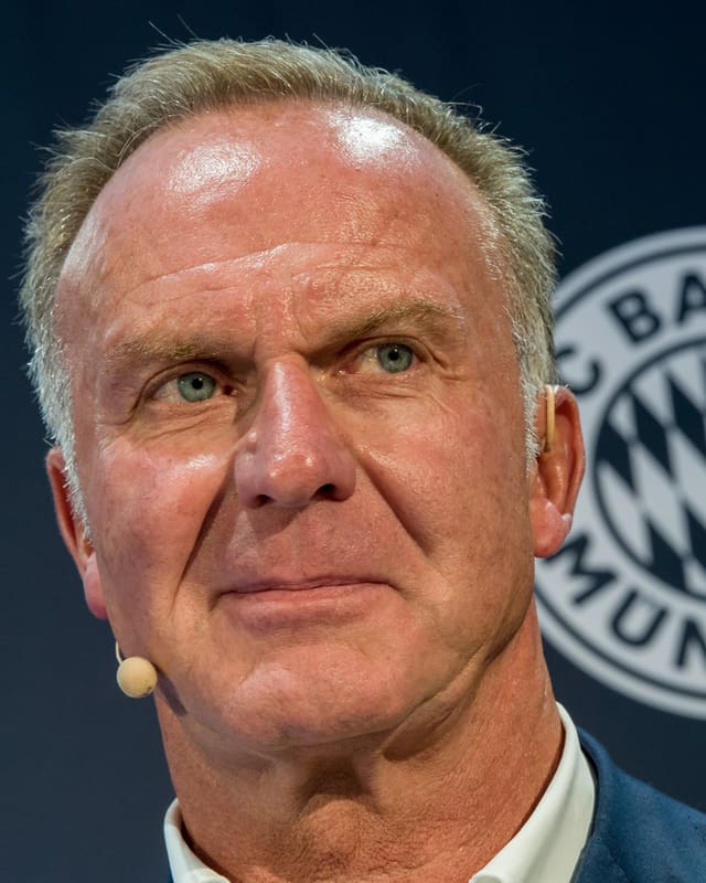 Rummenigge an einer Pressekonferenz. Rummenigge an einer Pressekonferenz.