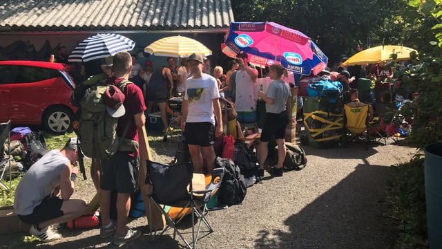 Wartende Openair-Besucher Wartende Openair-Besucher