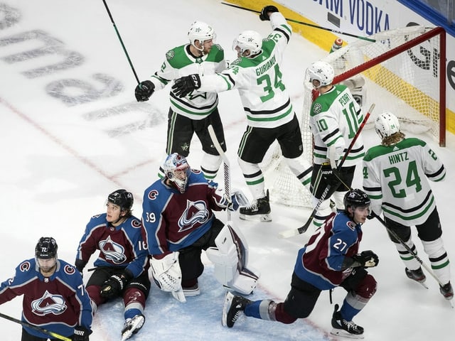 Colorado verliert auch Spiel 2 der Viertelfinal-Playoffs gegen Dallas. Colorado verliert auch Spiel 2 der Viertelfinal-Playoffs gegen Dallas.