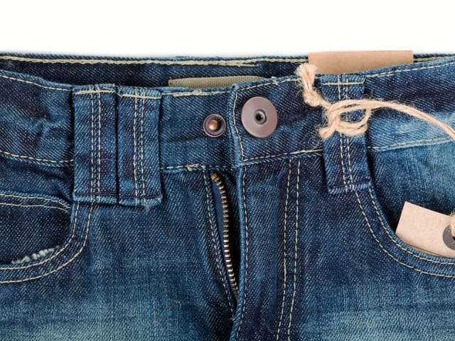 Nahaufnahme einer blauen Jeans-Hose
