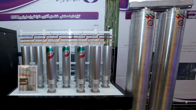 Während des Nationalen Kernenergietags des Irans werden Zentrifugen ausgestellt. Während des Nationalen Kernenergietags des Irans werden Zentrifugen ausgestellt.