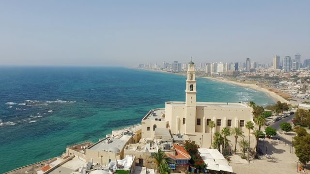 Eine Luftaufnahme von Tel Aviv am Mittelmeer. Eine Luftaufnahme von Tel Aviv am Mittelmeer.