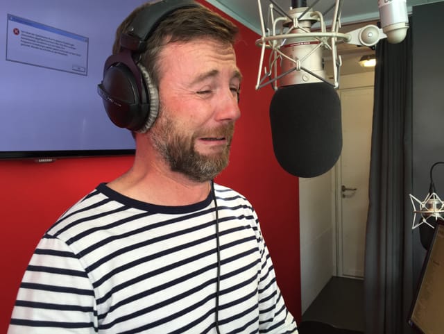 Nik Hartmann weint.
