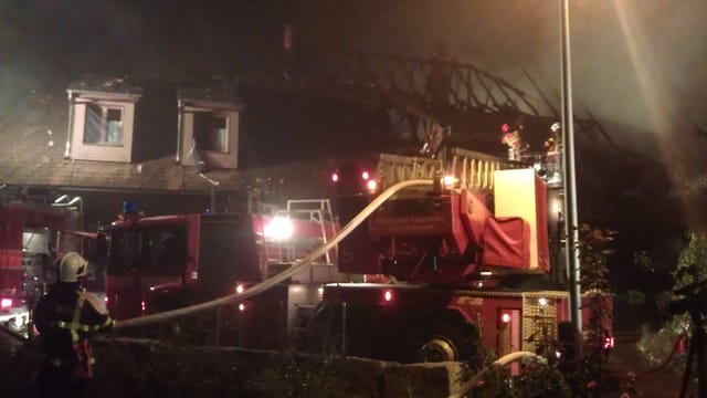 Feuerwehr Löscharbeiten Feuerwehr Löscharbeiten