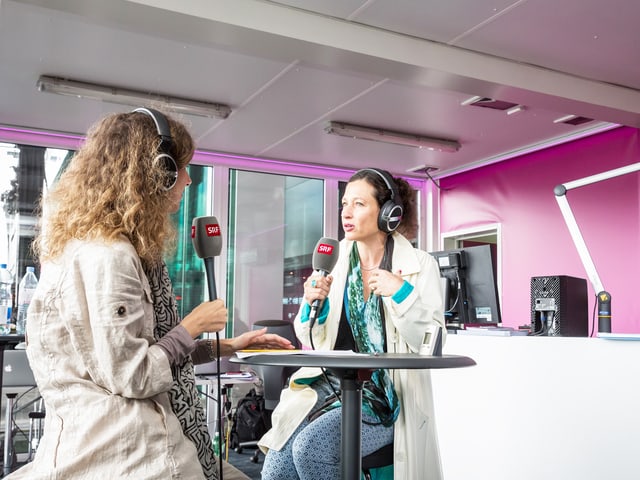 Delia Mayer, im Gespräch mit Eva Oertle. Delia Mayer, im Gespräch mit Eva Oertle.