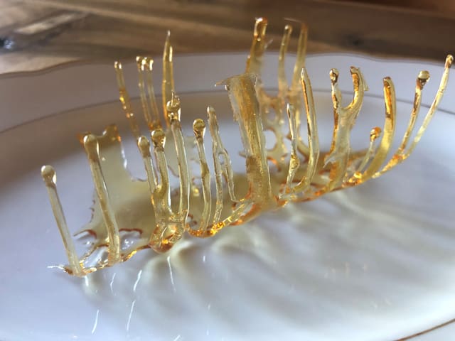 Caramel in einem weissen Teller. Caramel in einem weissen Teller.
