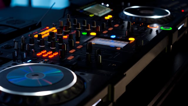 Party all night long Party all night long