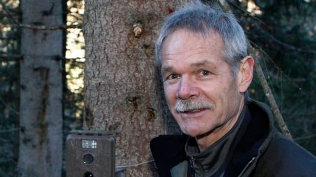Porträt Georg Brosi im Wald Porträt Georg Brosi im Wald
