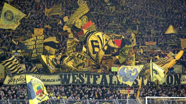 Dortmunder Fansektor. Dortmunder Fansektor.