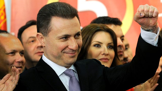 Regierungschef Nikola Gruevski ballt die Faust und lächelt Regierungschef Nikola Gruevski ballt die Faust und lächelt