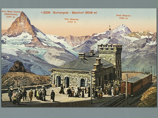 eine farbige Illustration eines kleinen Bahnhofs, mit Menschen, die aus dem Zug steigen. Im Hintergrund: Das Matterhorn eine farbige Illustration eines kleinen Bahnhofs, mit Menschen, die aus dem Zug steigen. Im Hintergrund: Das Matterhorn